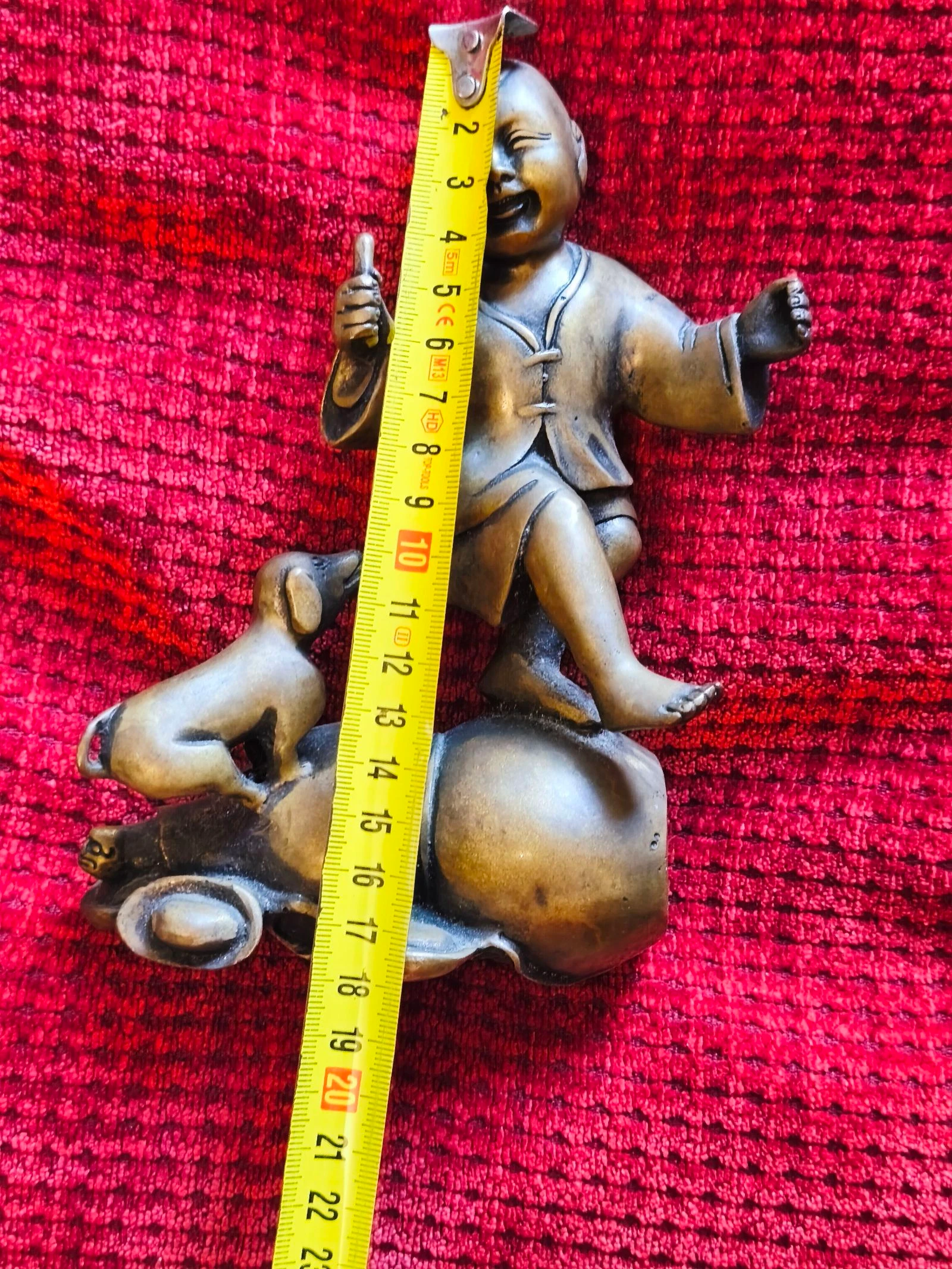 Figura escultura de bronce antigua perro y muchacho – photo 10